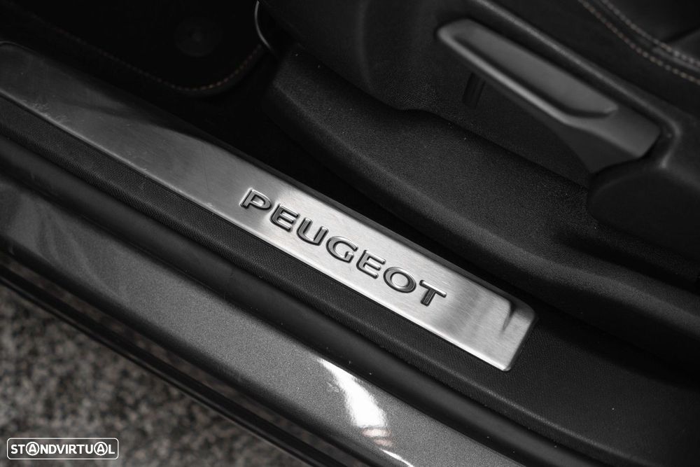 Peugeot 3008 1.6 Hybrid GT Pack e-EAT8 - 33