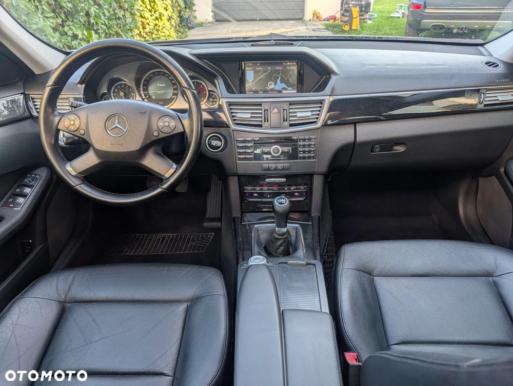 Mercedes-Benz Klasa E 220 CDI BlueEff Avantgarde - 4