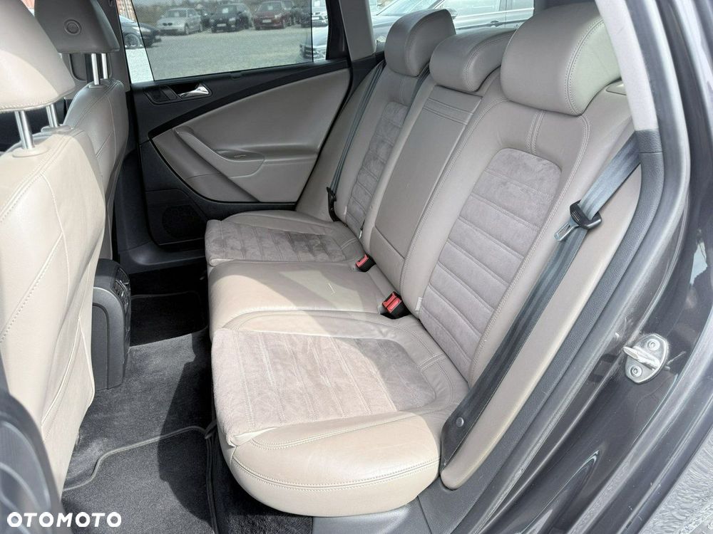 Volkswagen Passat Variant 1.8 TSI Highline - 17