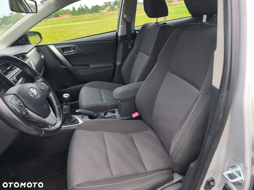 Toyota Auris 1.6 Executive - 10