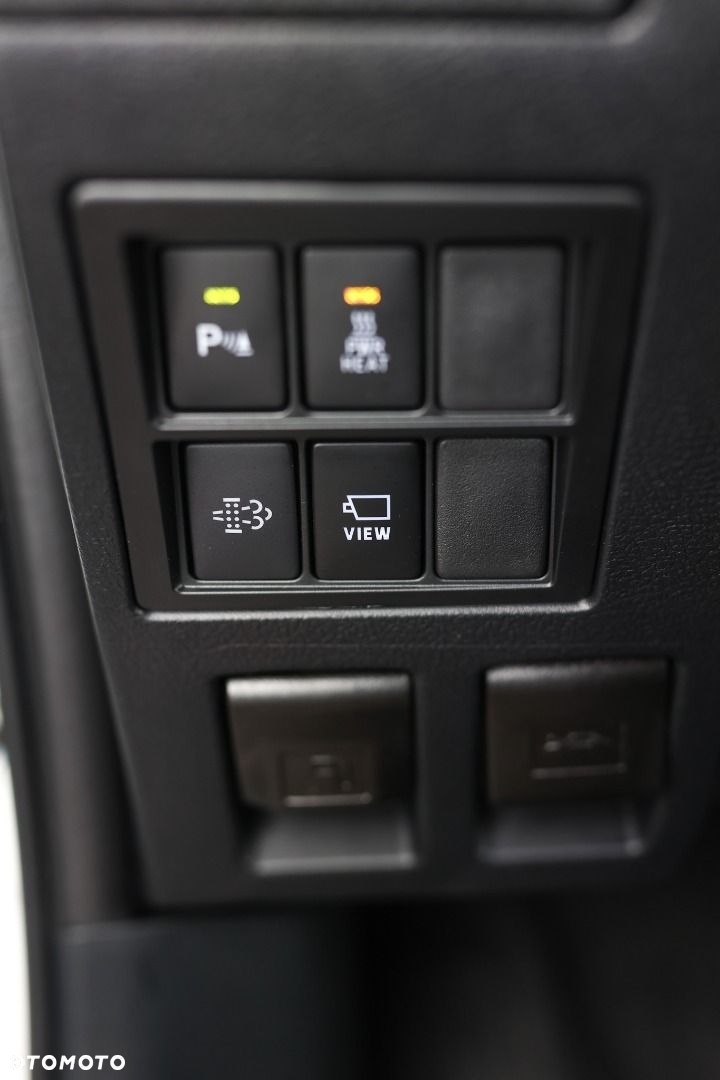 Toyota Hilux - 12