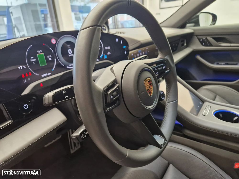 Porsche Taycan Cross Turismo 4 - 21