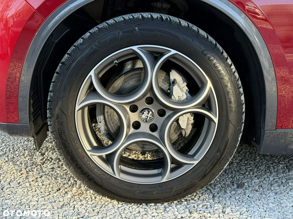 Alfa Romeo Stelvio 2.0 Turbo TI Q4 - 9