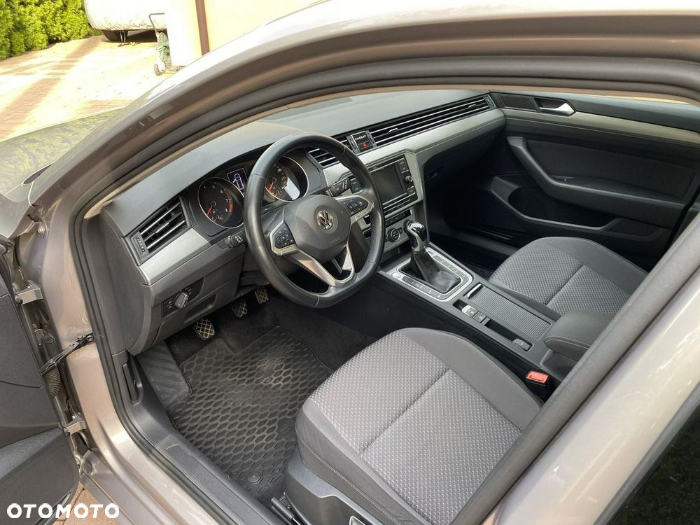 Volkswagen Passat - 20