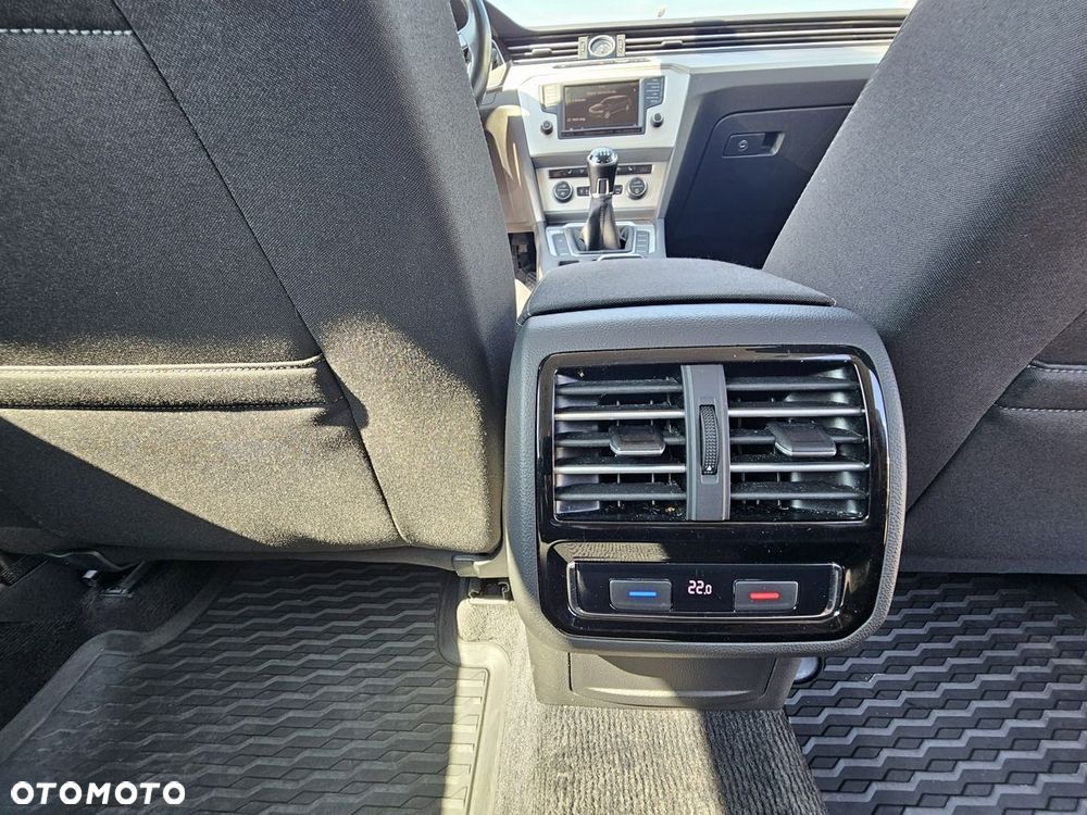 Volkswagen Passat - 17