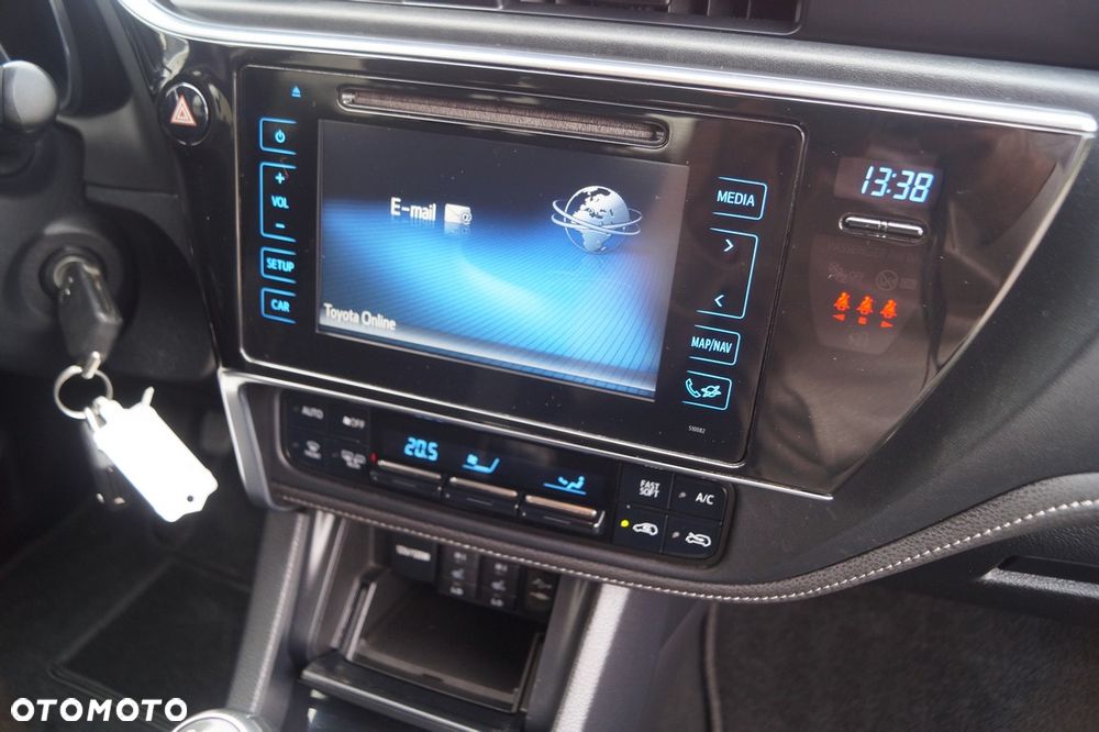 Toyota Auris 1.6 D-4D Executive - 29