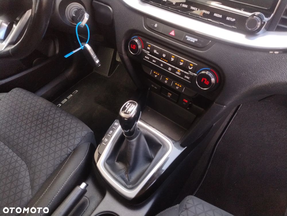 Kia Ceed 1.6 CRDi Platinum Edition - 16