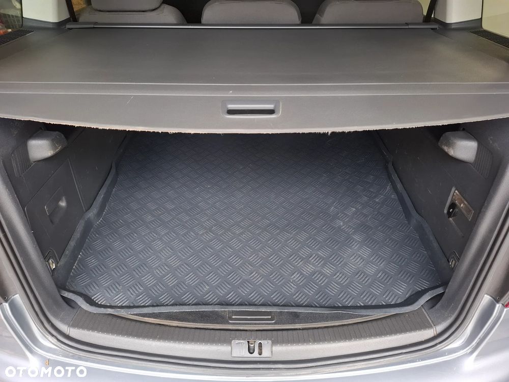 Volkswagen Touran 1.6 Freestyle - 37