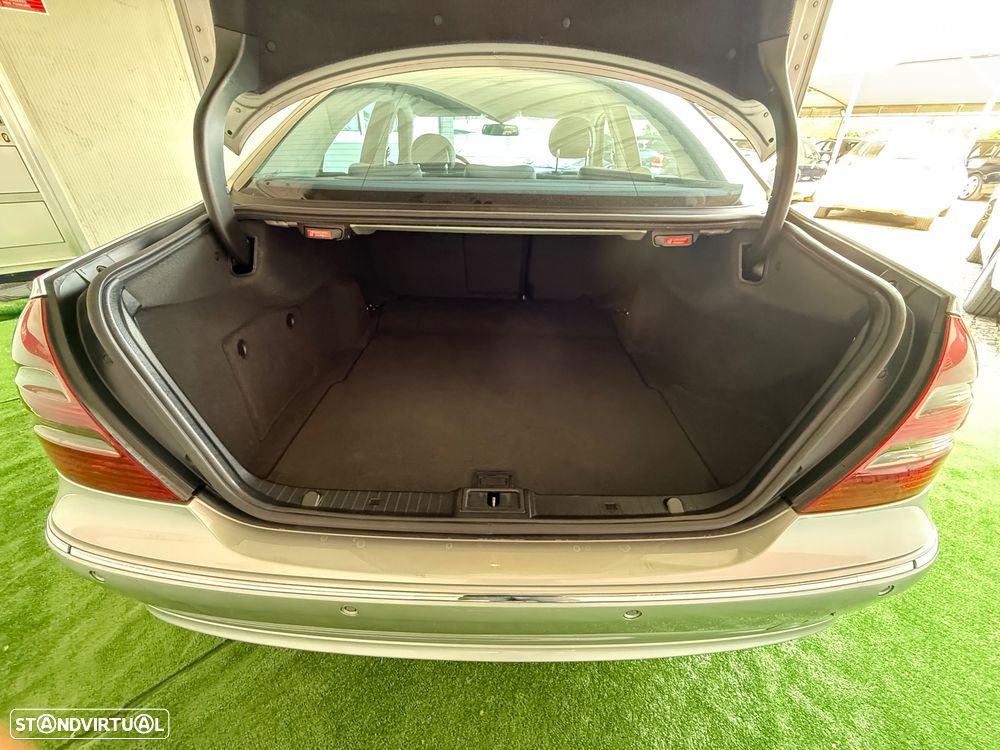 Mercedes-Benz E 220 CDI Avantgarde DPF - 12