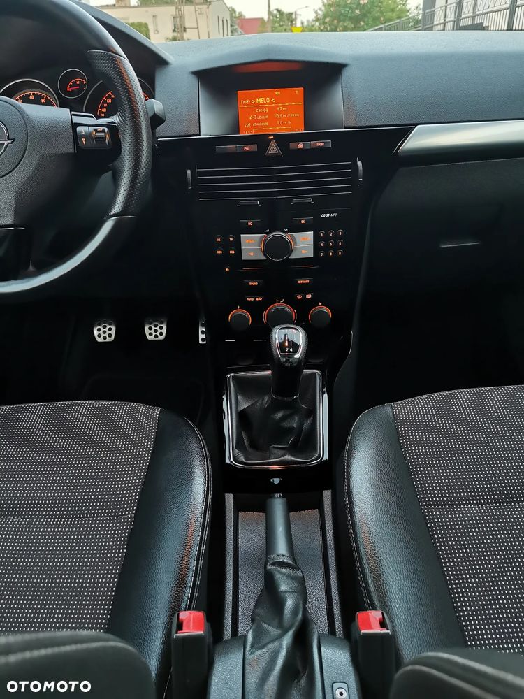 Opel Astra 1.6 Black&White - 16