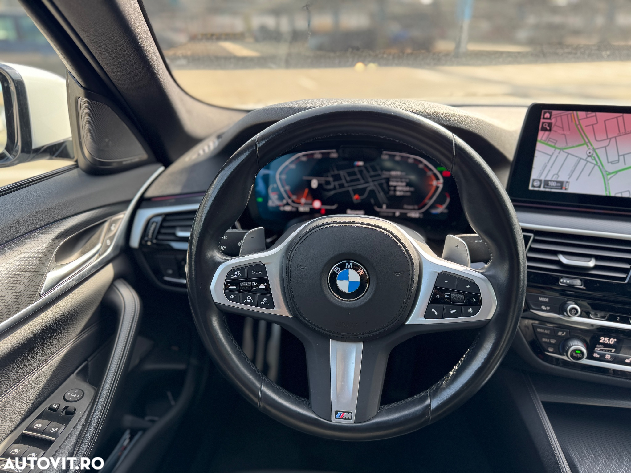 BMW Seria 5 530d xDrive AT MHEV - 27