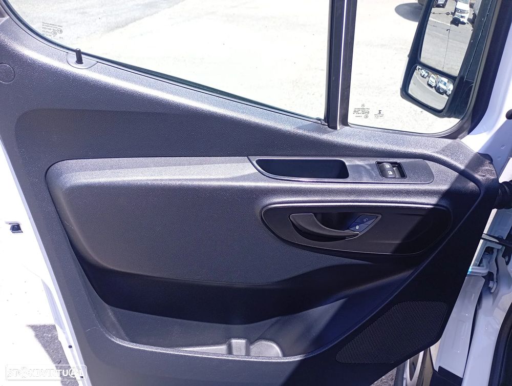 Mercedes-Benz SPRINTER - 31