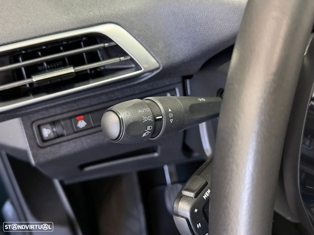 Peugeot 3008 1.5 BlueHDi Active - 23