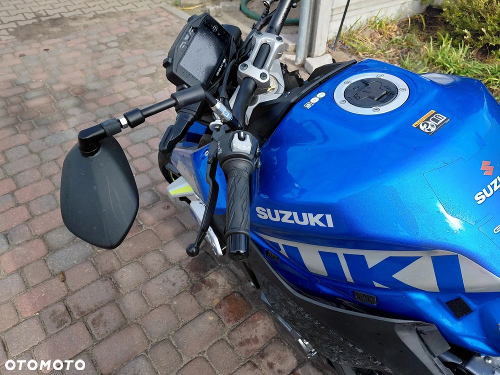 Suzuki GSX - 18