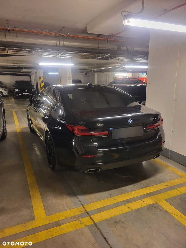 BMW Seria 5 530i xDrive mHEV Luxury Line sport - 23