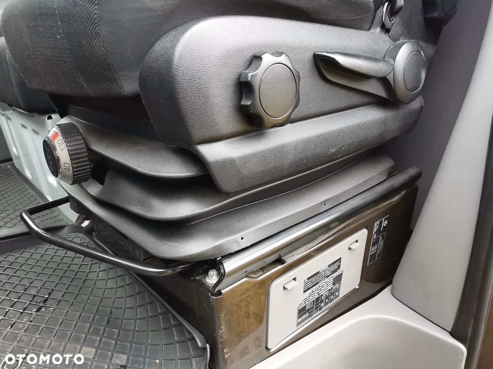 Mercedes-Benz Sprinter - 10