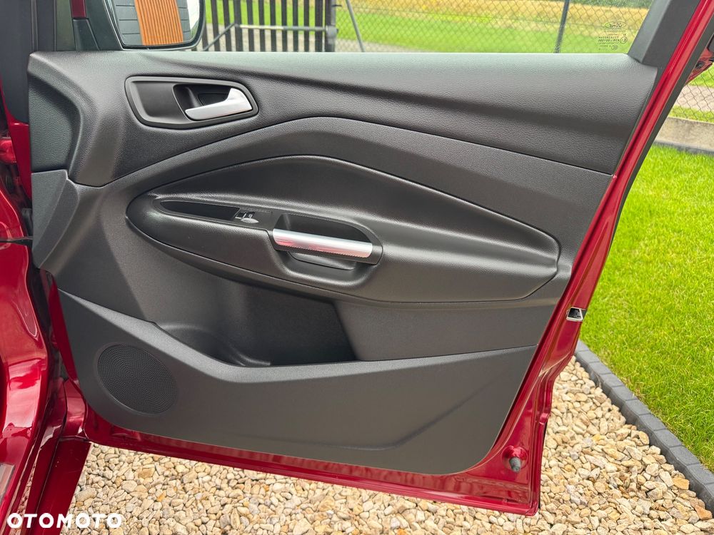 Ford Kuga 1.5 EcoBoost 2x4 ST-Line - 27
