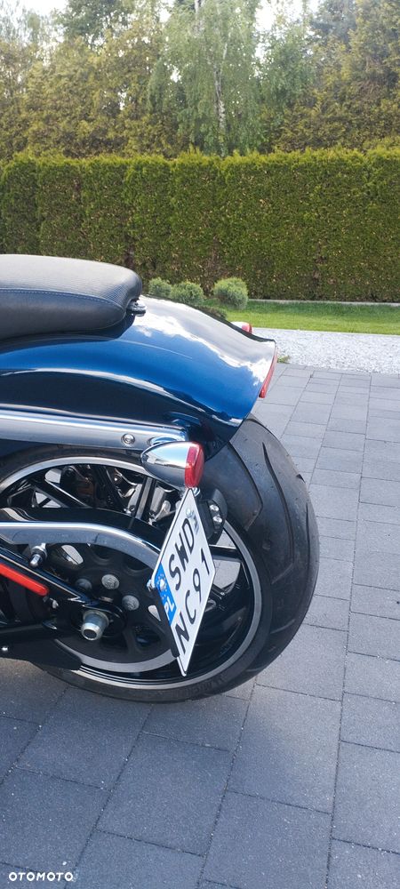 Harley-Davidson Softail Breakout - 13