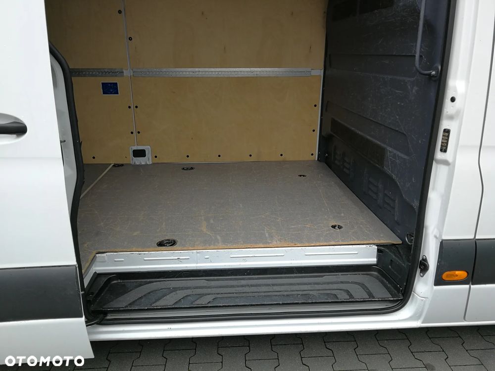 Mercedes-Benz Sprinter - 14