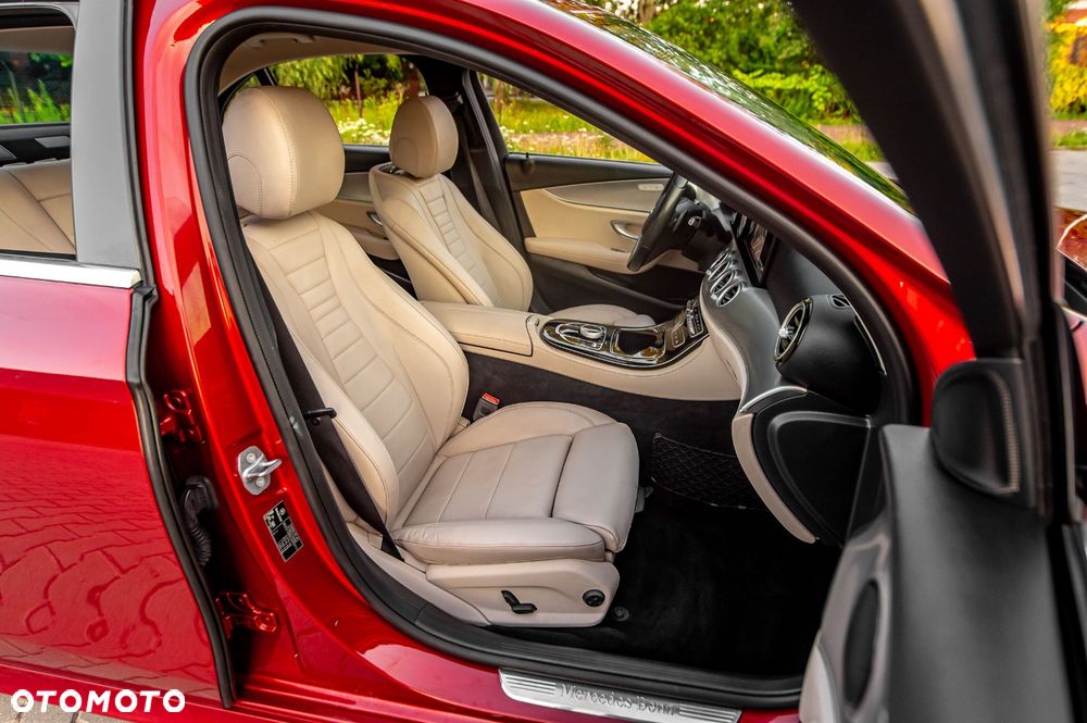 Mercedes-Benz Klasa E 220 d 4-Matic 9G-TRONIC - 38