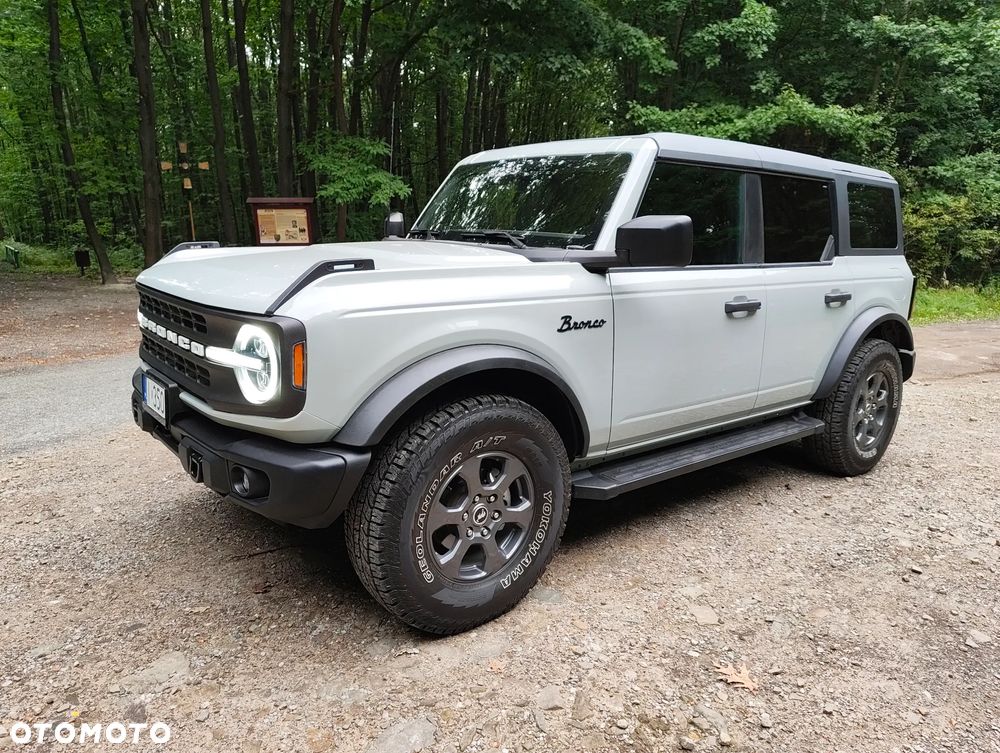 Ford Bronco - 2