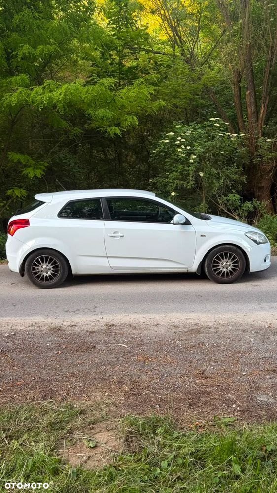 Kia Ceed 1.6 L - 1