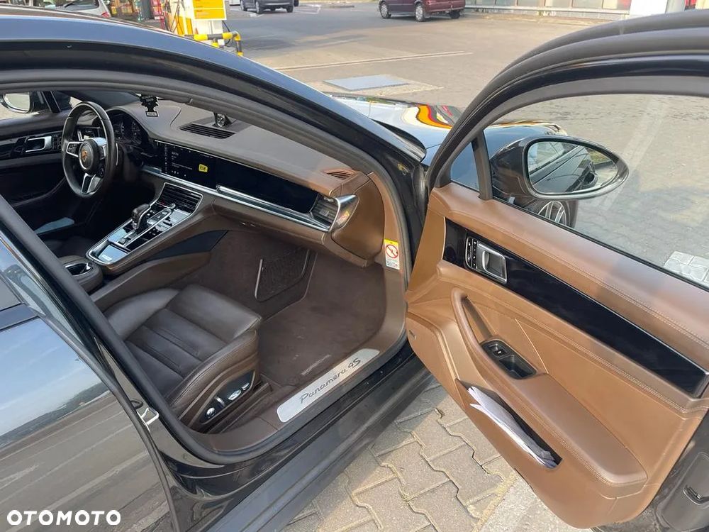 Porsche Panamera 4S Executive - 14
