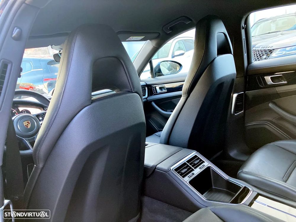 Porsche Panamera 4 E-Hybrid - 30
