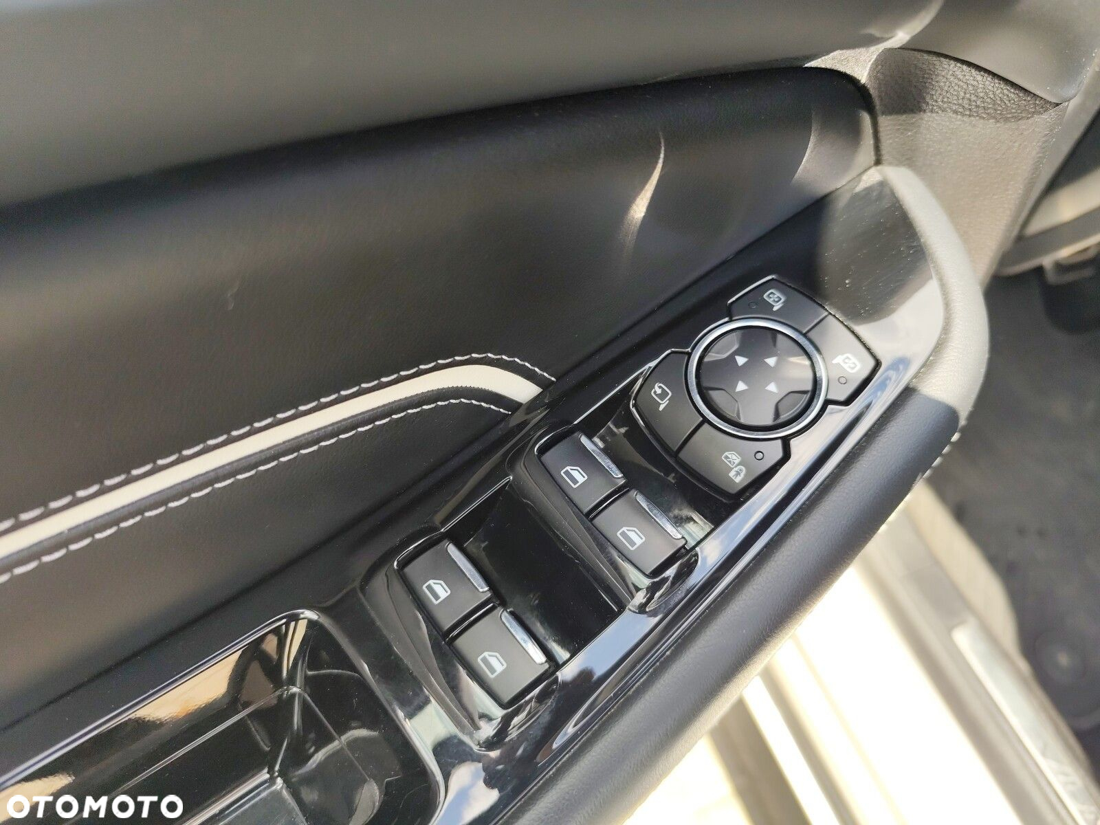 Ford S-Max - 12