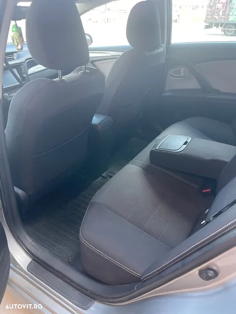 Toyota Avensis 1.8 Executive - 8