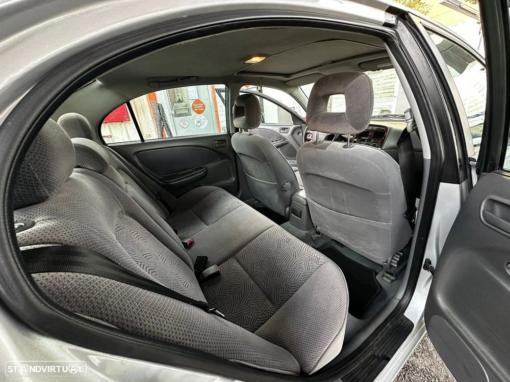 Toyota Avensis Sedan 1.6 Sol - 12