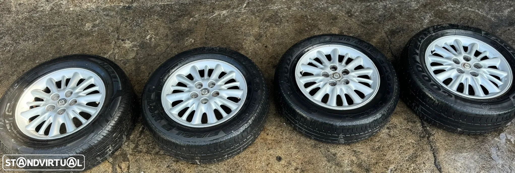 4 Jantes R16 Chrysler 5x114.3 com pneus 215/65R16 - 1