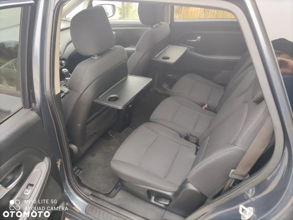 Kia Carens 1.7 CRDi 115 Dream Team Edition - 25