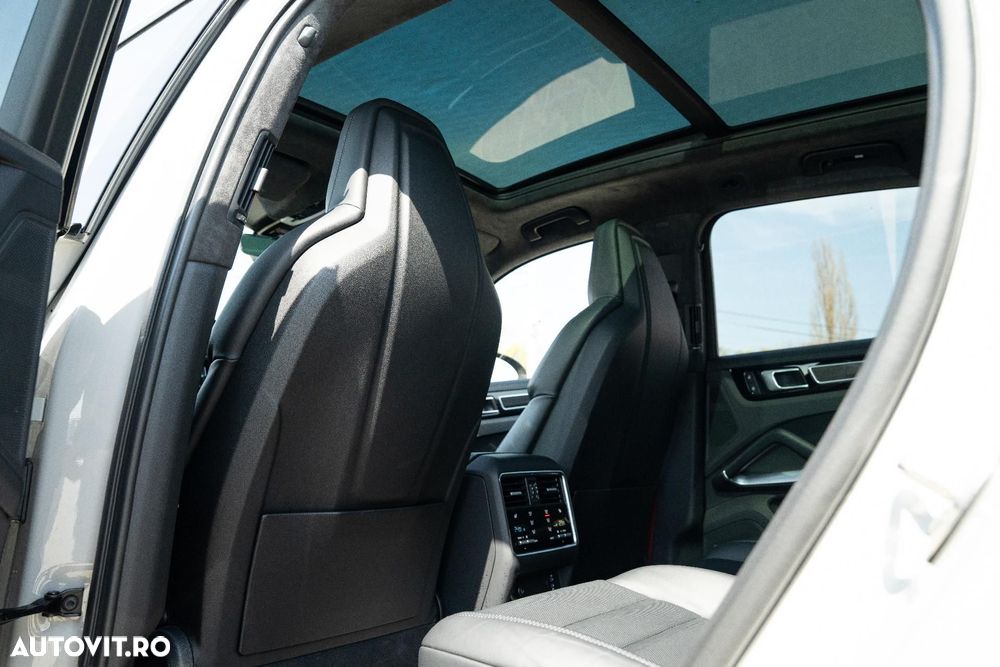 Porsche Cayenne Turbo - 33