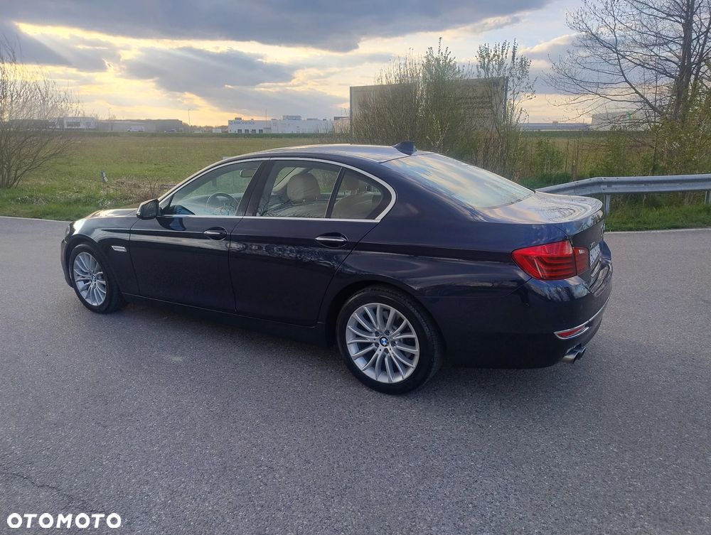BMW Seria 5 528i Luxury Line - 34