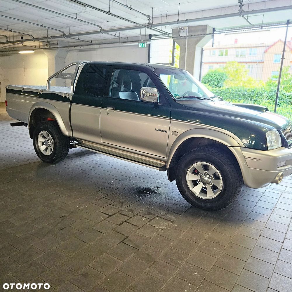 Mitsubishi L200 Pick Up 4x4 Intense Club Cab - 23