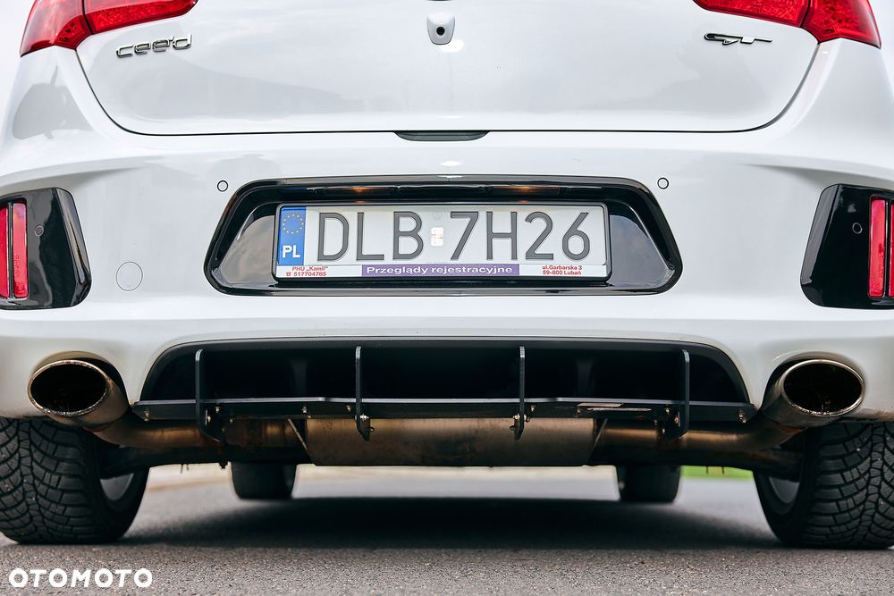 Kia Ceed 1.6 T-GDI GT-Track - 11