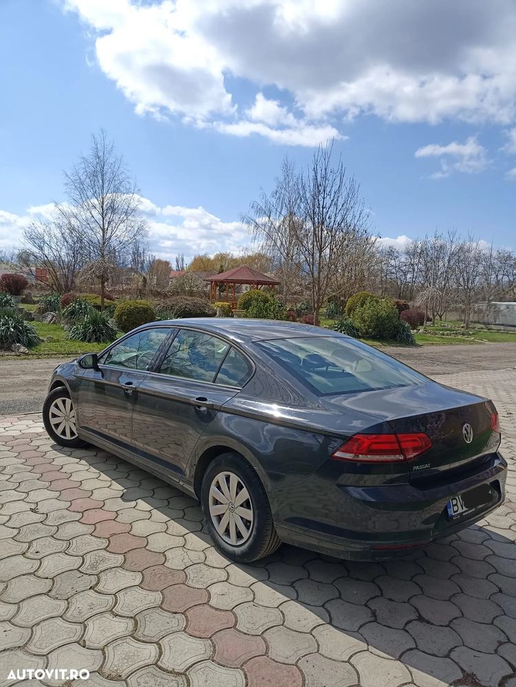 Volkswagen Passat - 1