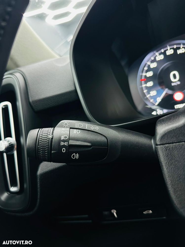 Volvo XC 40 T2 AT8 Momentum - 28