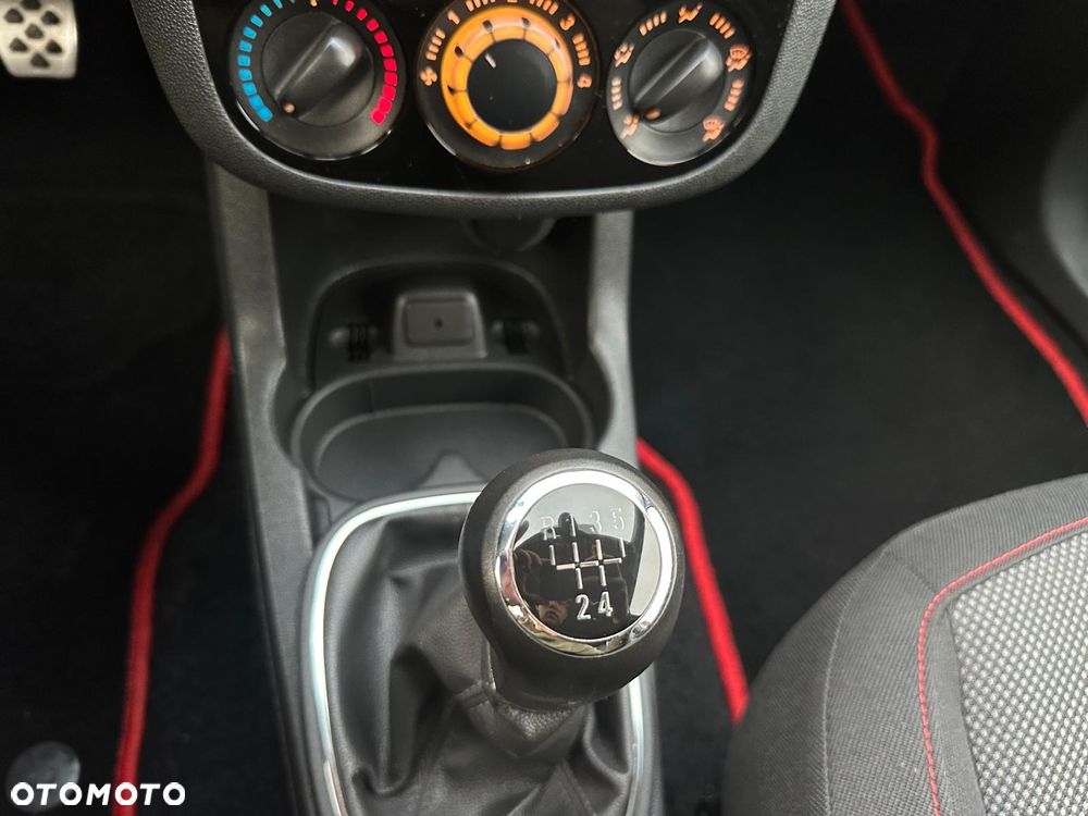 Opel Corsa 1.4 16V Cosmo - 17