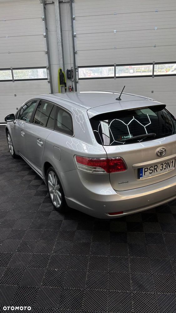 Toyota Avensis 1.8 Sol - 12