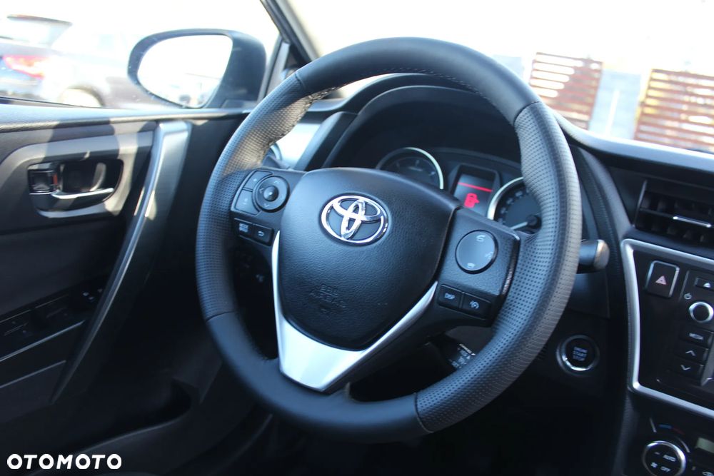 Toyota Auris 2.0 D-4D Premium - 23