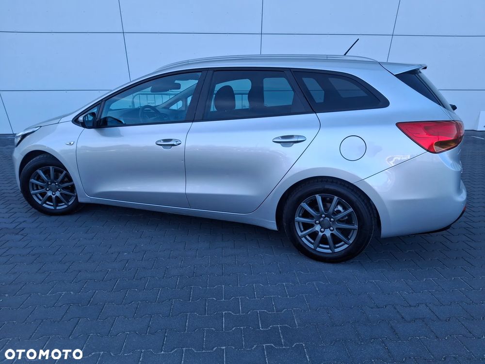 Kia Ceed 1.4 CVVT Dream Team Edition - 6