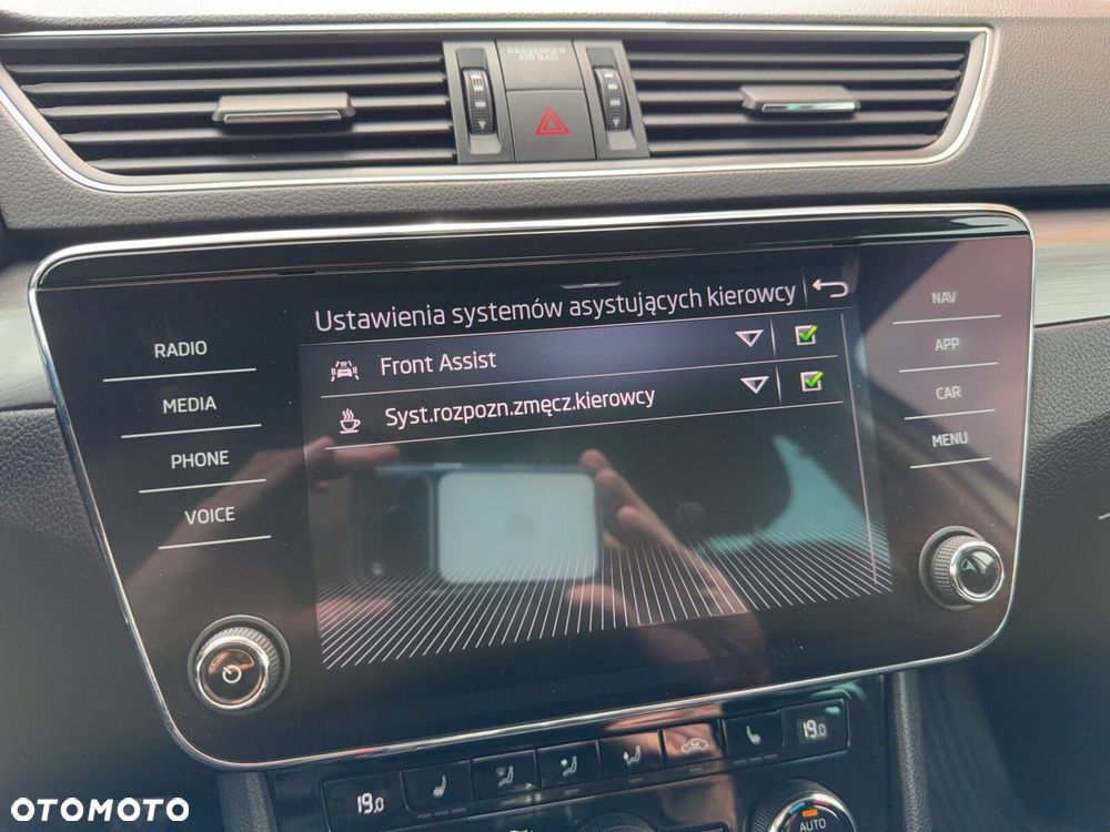 Skoda Superb 2.0 TDI SCR Ambition - 29