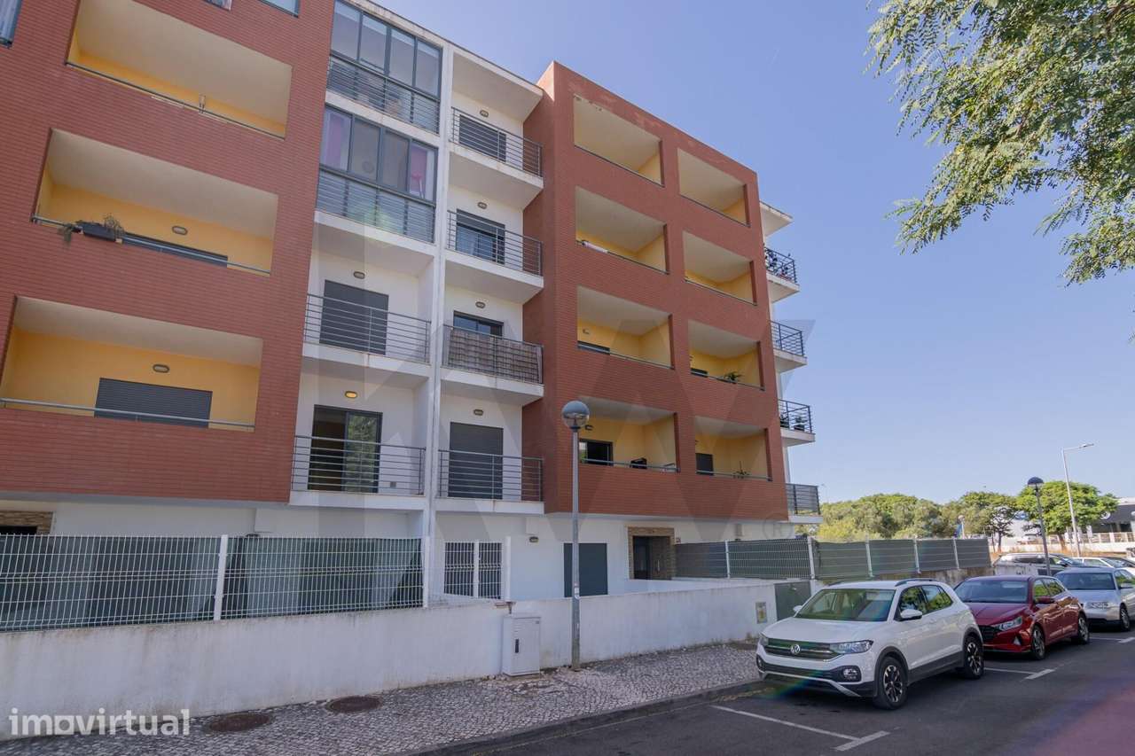 Um fantástico apartamento t2 de rés do chão, com terraço e logradouro - Grande imagem: 2/48