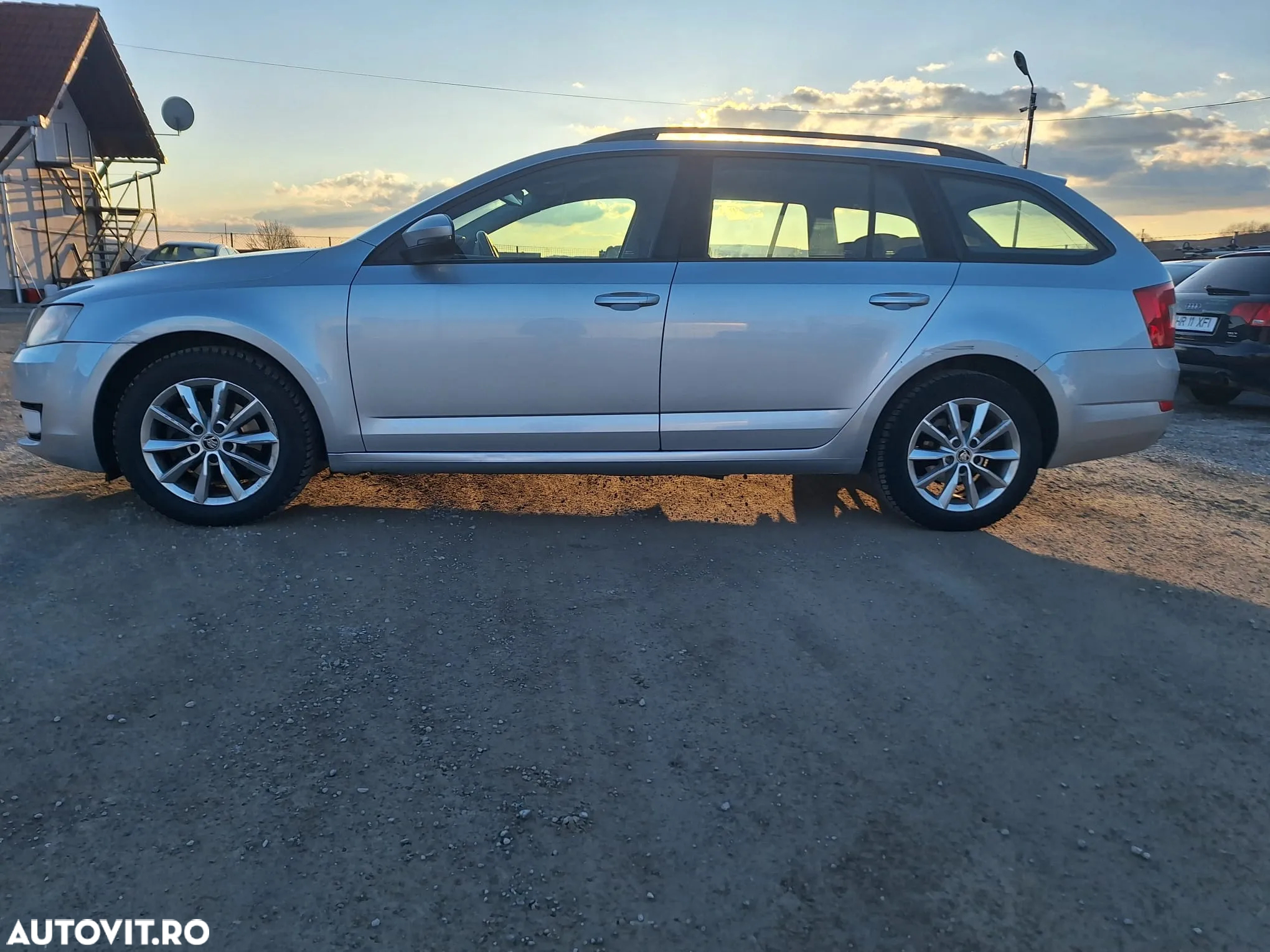 Skoda Octavia 1.6 TDI Business DSG - 3