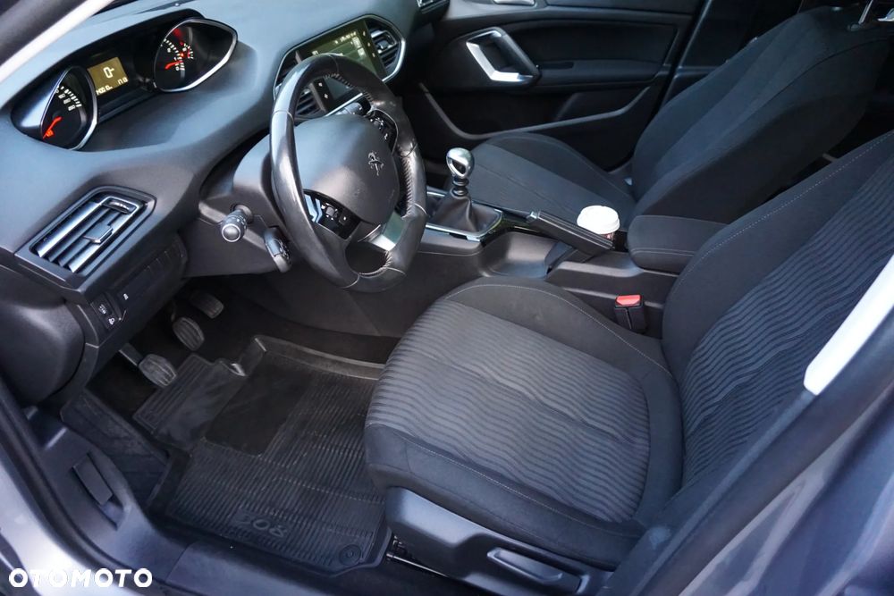 Peugeot 308 125 THP Allure - 16