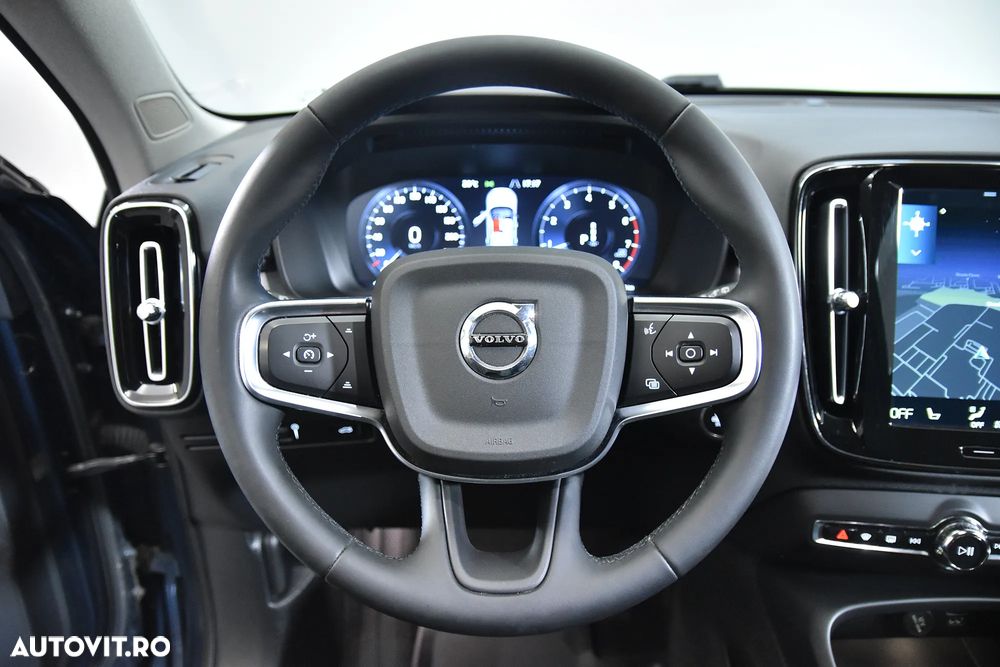 Volvo XC 40 B4 AT8 AWD Mild Hybrid Momentum Pro - 16