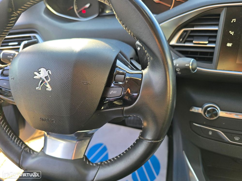 Peugeot 308 1.2 PureTech Allure EAT8 - 26