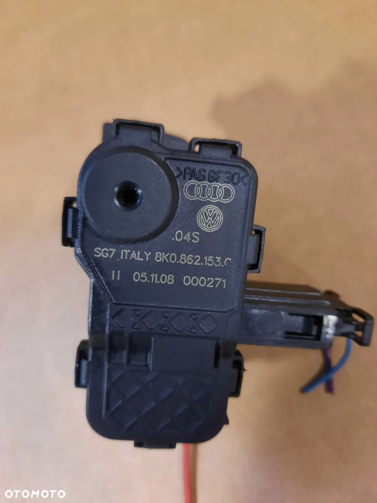 Siłownik klapki wlewu paliwa Audi A4 B8   8K0862153 - 5